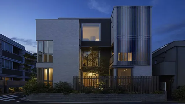 ビエナ ３階建て